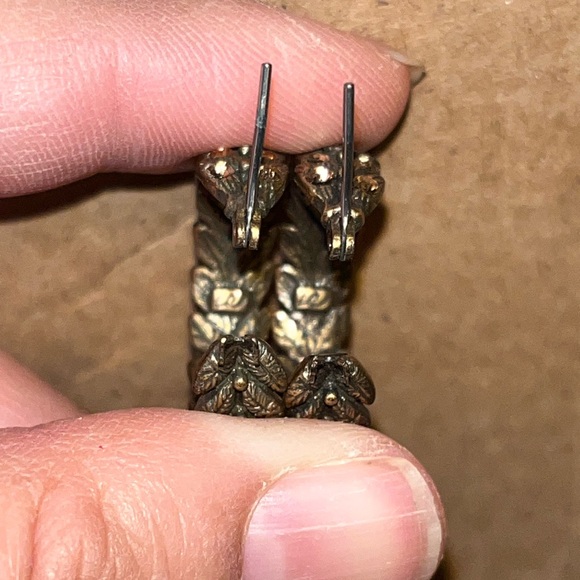 Yellow Topaz floral design earrings hoops - Picture 5 of 7